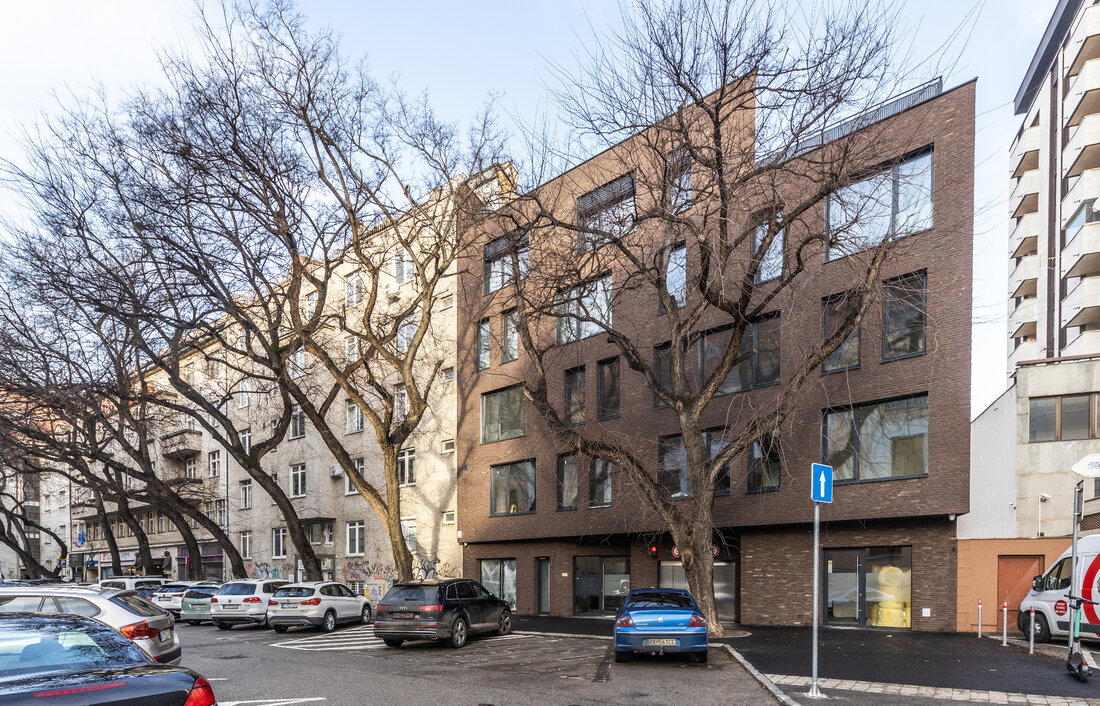 Tehlový obklad Ametist na fasáde polyfunkčnej budovy od Rustique.sk