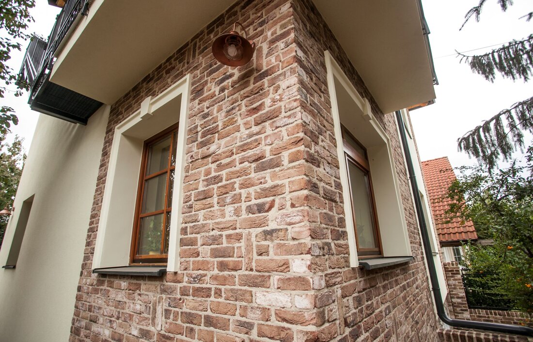 Autentický tehlový obklad Hermitage Antiek 1 na plote a fasáde rodinného domu od Rustique.sk
