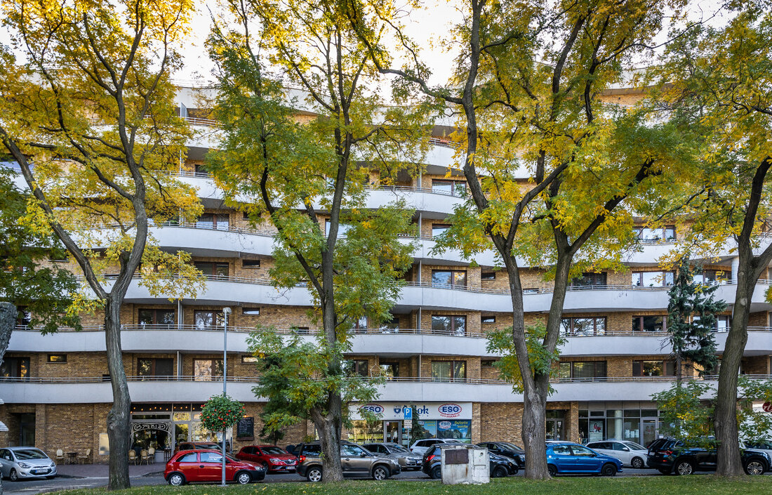 Tehlový obklad London Yellow na fasáde polyfunkčnej budovy od Rustique.sk