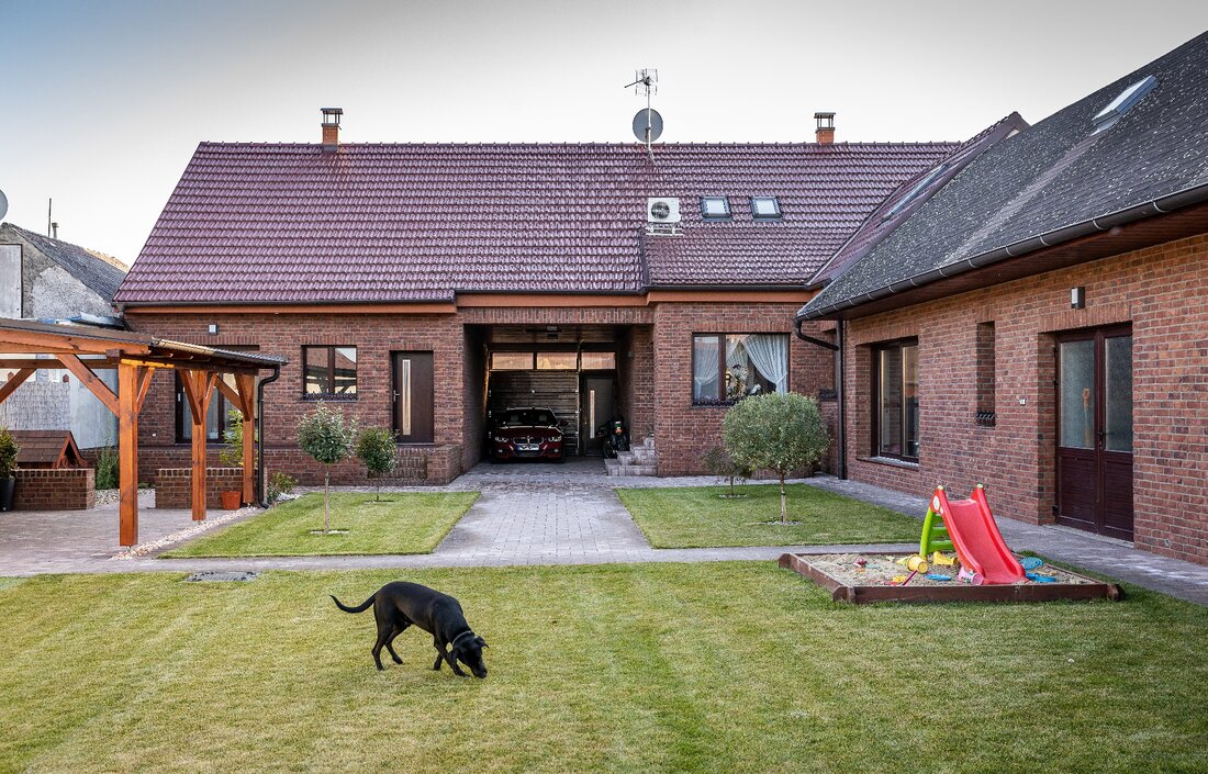 Tehlový obklad Paars Rood na fasáde rodinného domu od Rustique.sk
