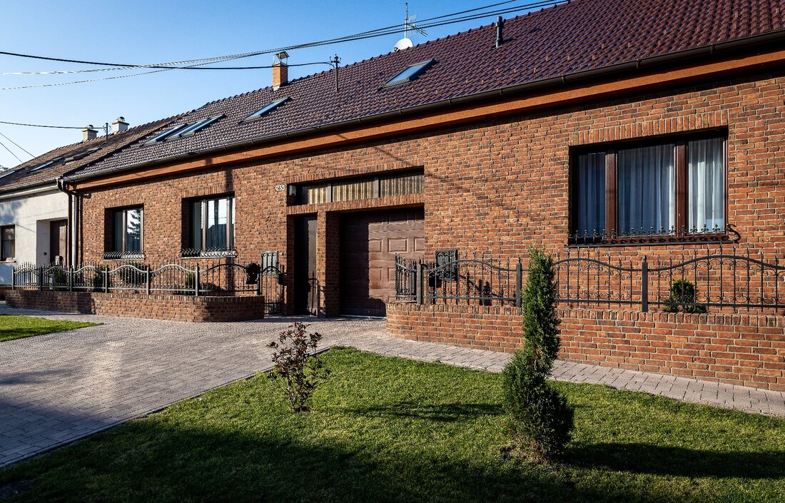 Tehlový obklad Paars Rood na fasáde rodinného domu od Rustique.sk