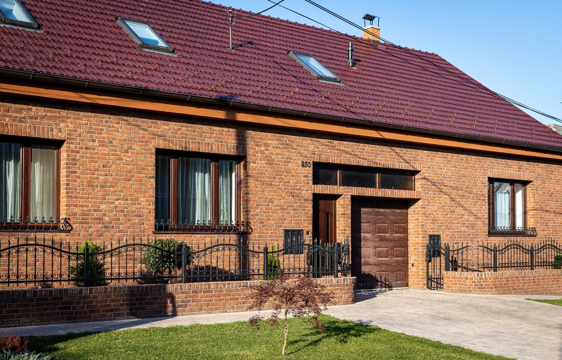 Tehlový obklad Paars Rood na fasáde rodinného domu od Rustique.sk