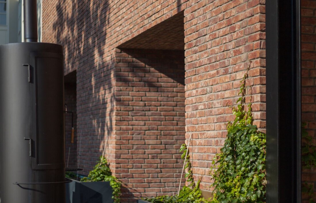 Tehlový obklad Terra Cotta Gesinteld na námestí v Trnave od Rustique.sk