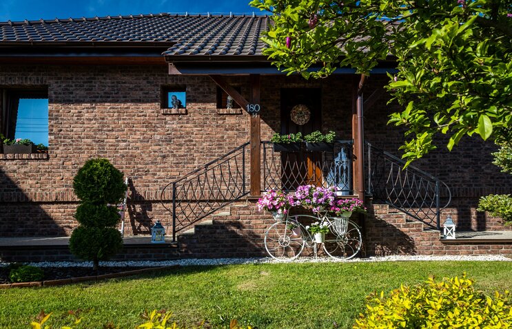 Tehlový obklad Purple na fasáde rodinného domu od Rustique.sk